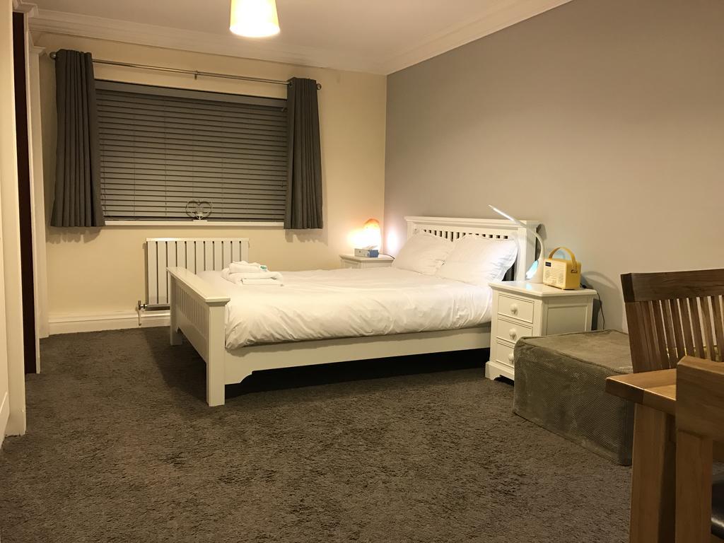 Halebarns Guesthouse Manchester Airport (Adults Only) Ringway Dış mekan fotoğraf