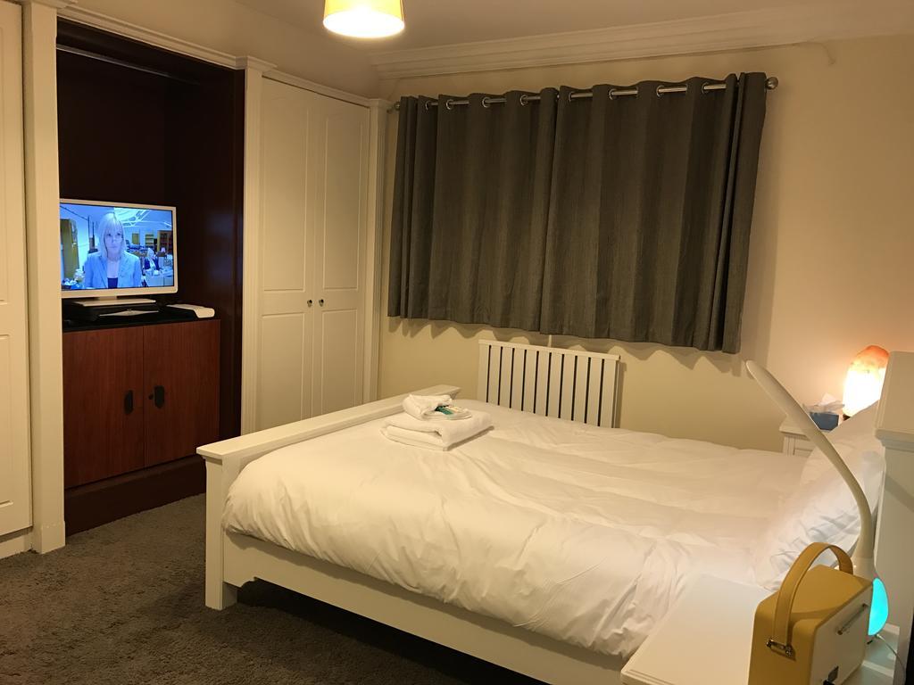 Halebarns Guesthouse Manchester Airport (Adults Only) Ringway Dış mekan fotoğraf