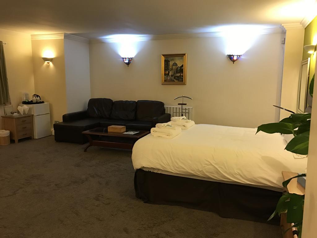 Halebarns Guesthouse Manchester Airport (Adults Only) Ringway Dış mekan fotoğraf