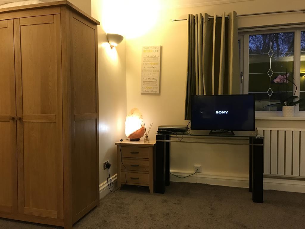 Halebarns Guesthouse Manchester Airport (Adults Only) Ringway Dış mekan fotoğraf