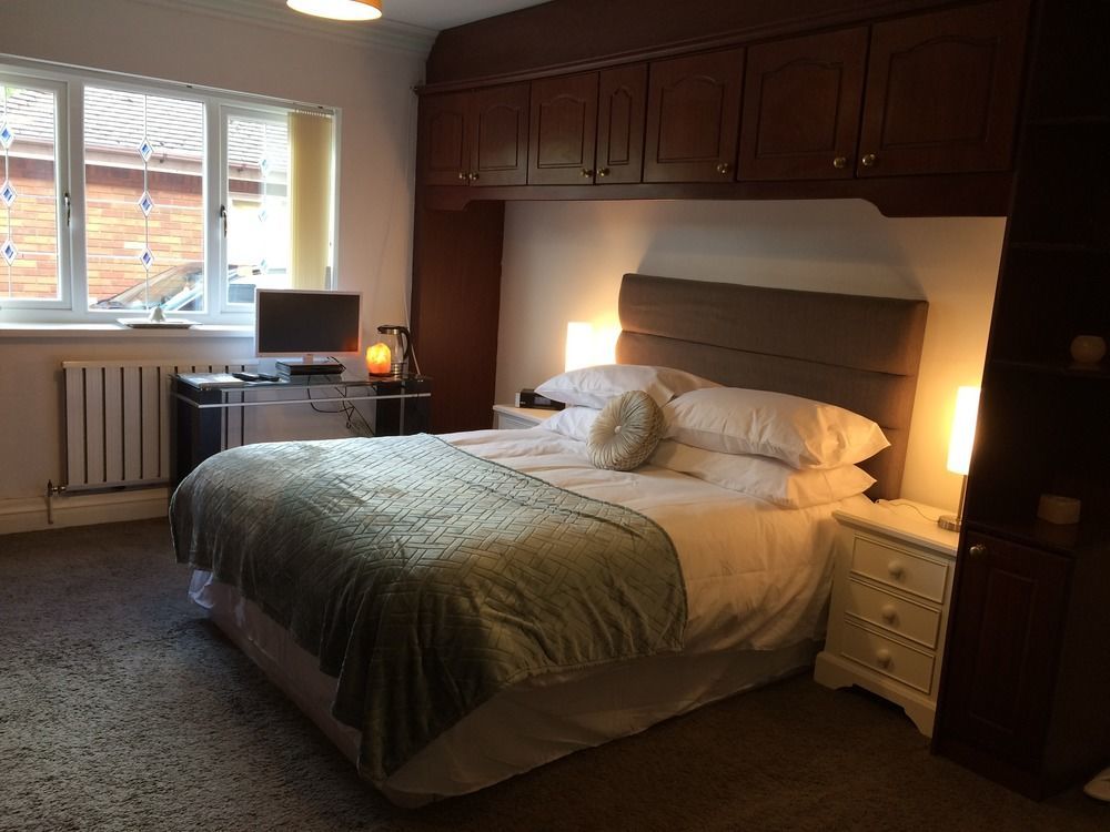 Halebarns Guesthouse Manchester Airport (Adults Only) Ringway Dış mekan fotoğraf