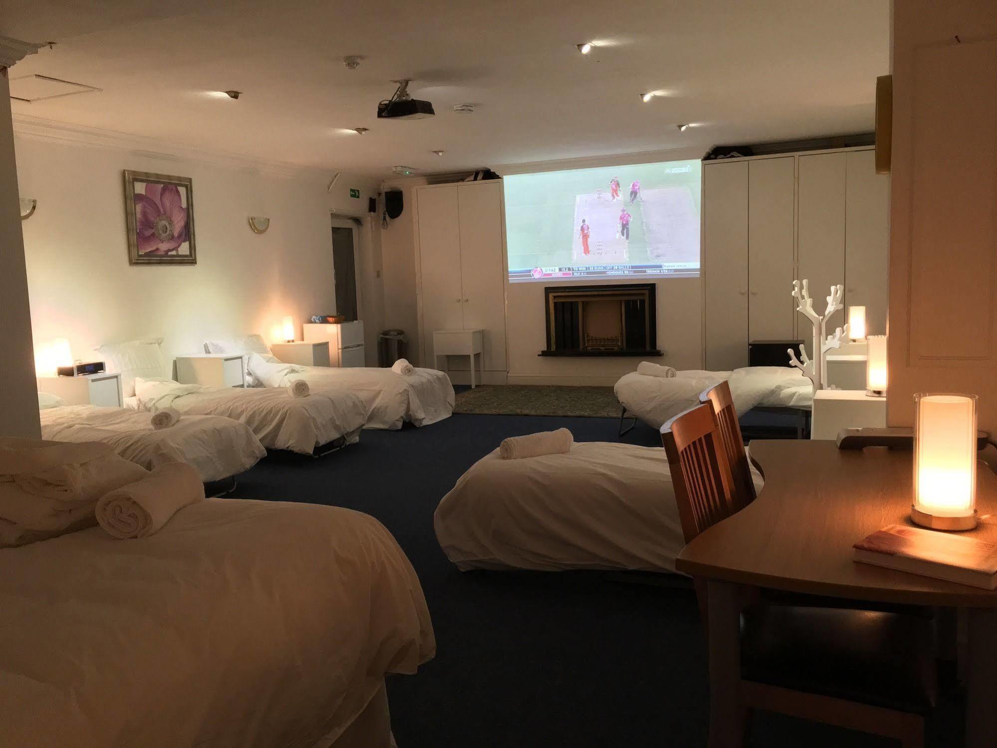 Halebarns Guesthouse Manchester Airport (Adults Only) Ringway Dış mekan fotoğraf