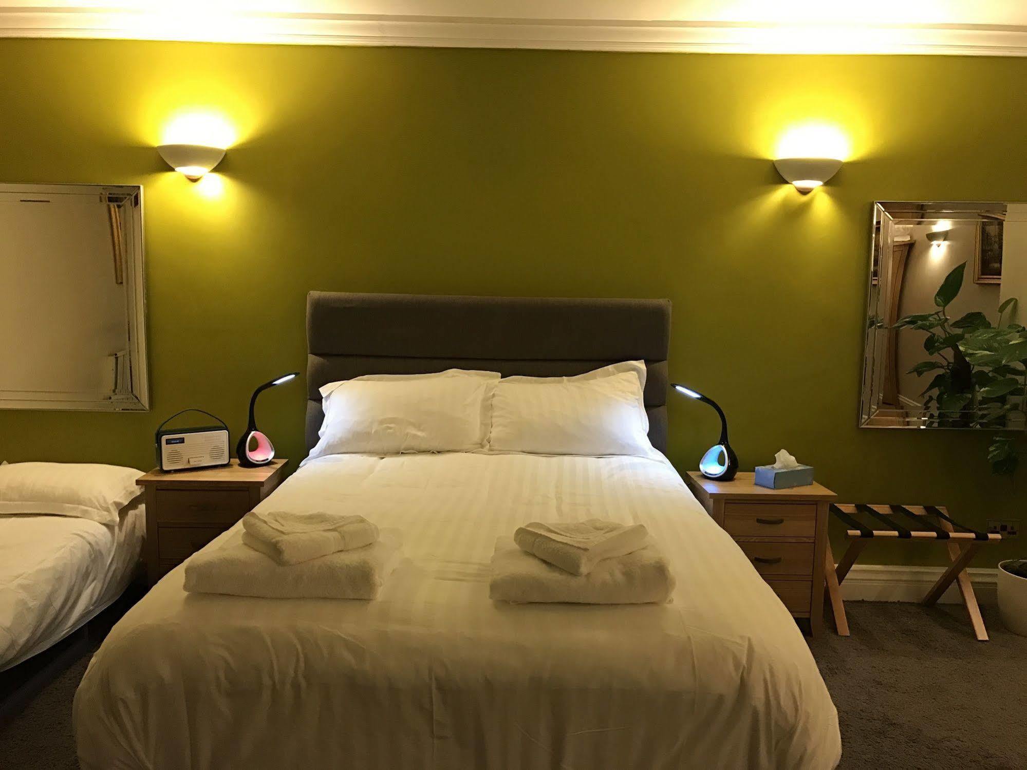 Halebarns Guesthouse Manchester Airport (Adults Only) Ringway Dış mekan fotoğraf