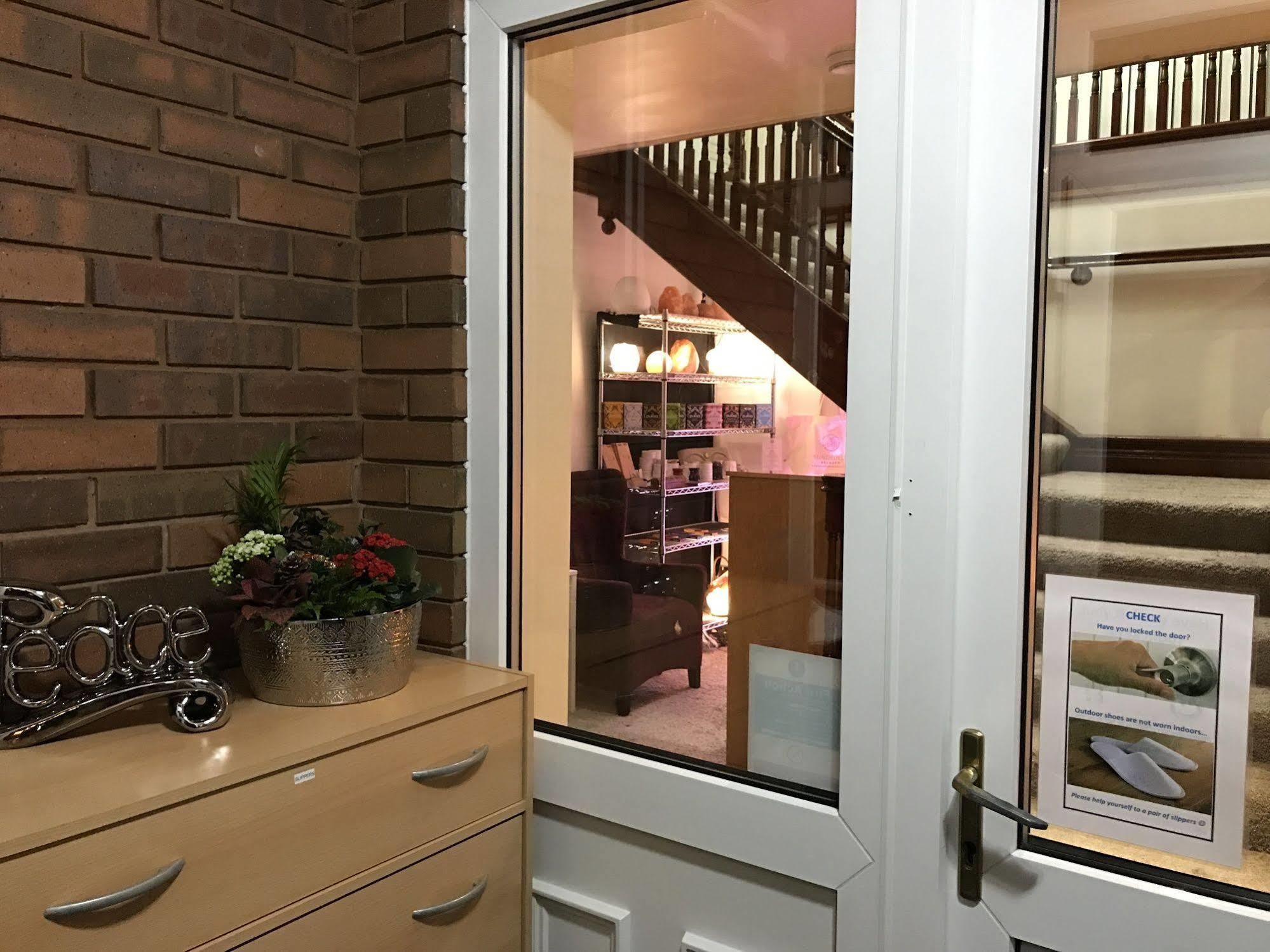 Halebarns Guesthouse Manchester Airport (Adults Only) Ringway Dış mekan fotoğraf