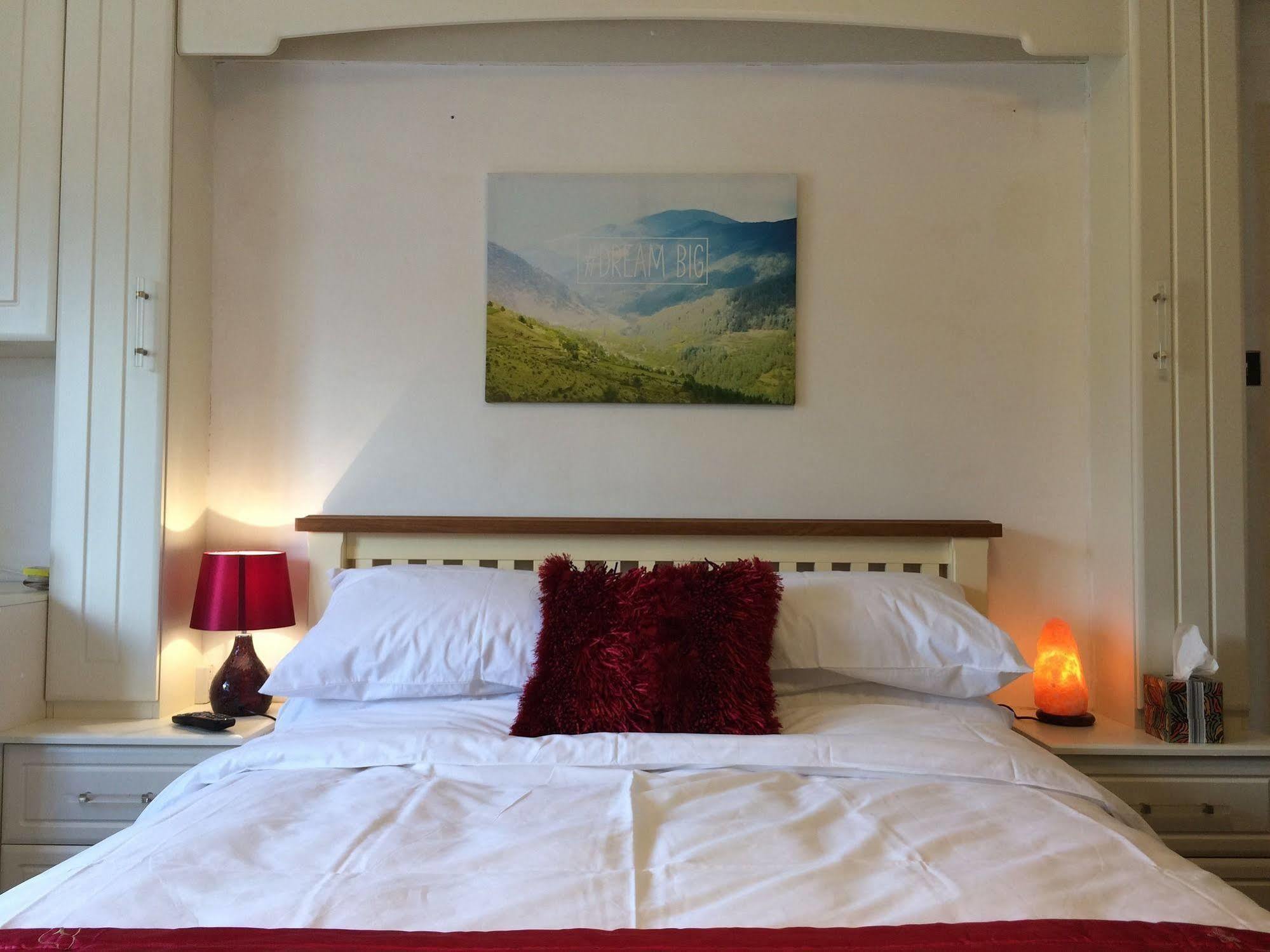 Halebarns Guesthouse Manchester Airport (Adults Only) Ringway Dış mekan fotoğraf